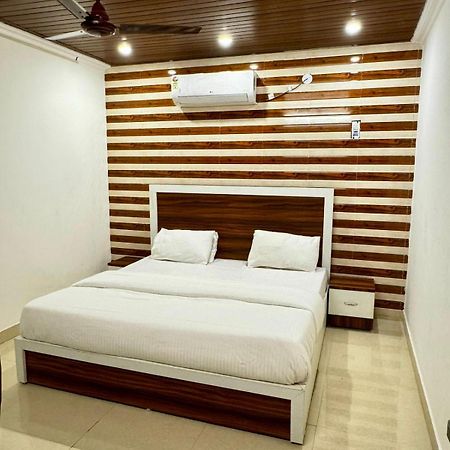 Hotel Walk Inn Faridabad Zewnętrze zdjęcie