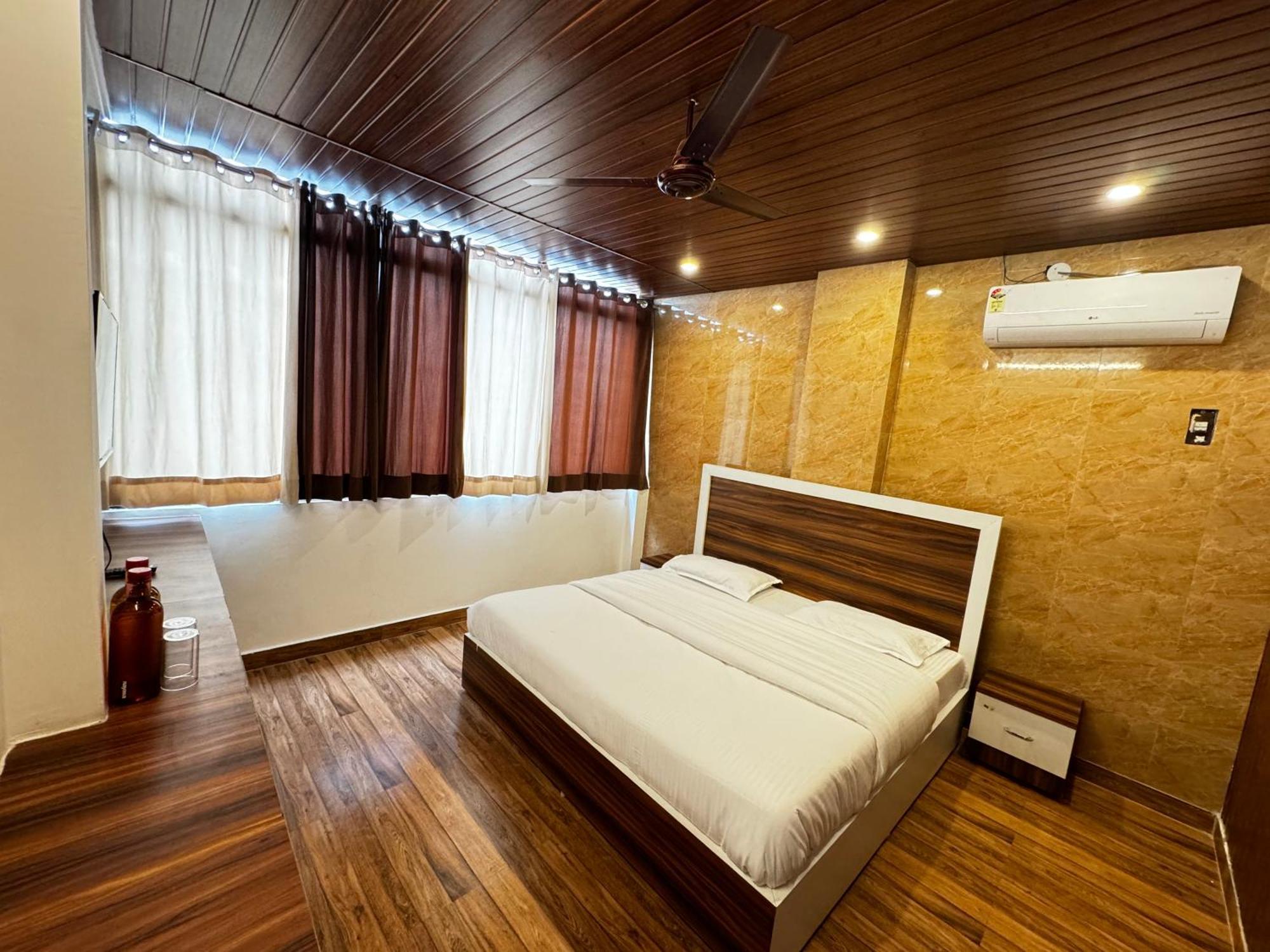 Hotel Walk Inn Faridabad Zewnętrze zdjęcie