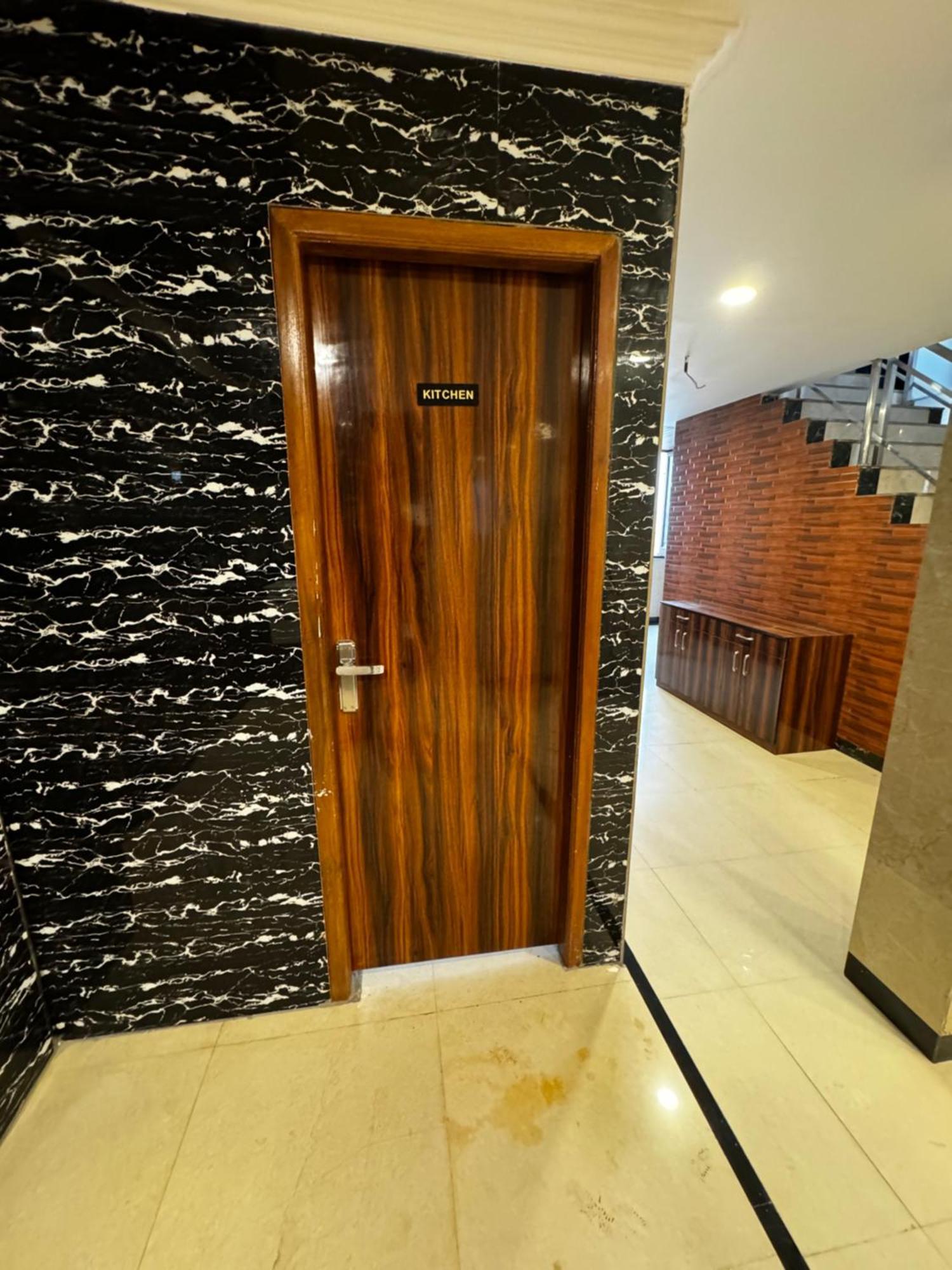 Hotel Walk Inn Faridabad Zewnętrze zdjęcie