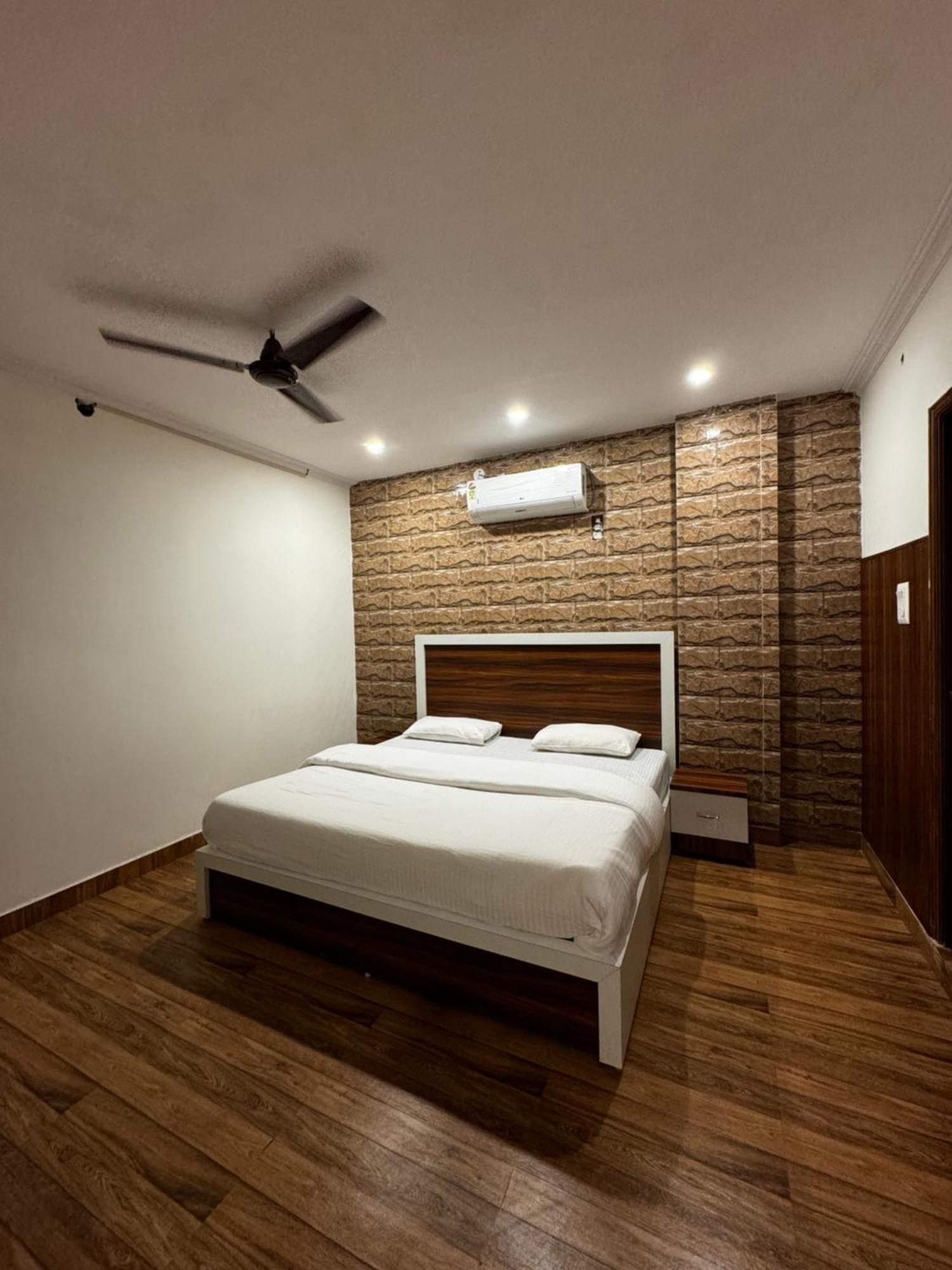 Hotel Walk Inn Faridabad Zewnętrze zdjęcie