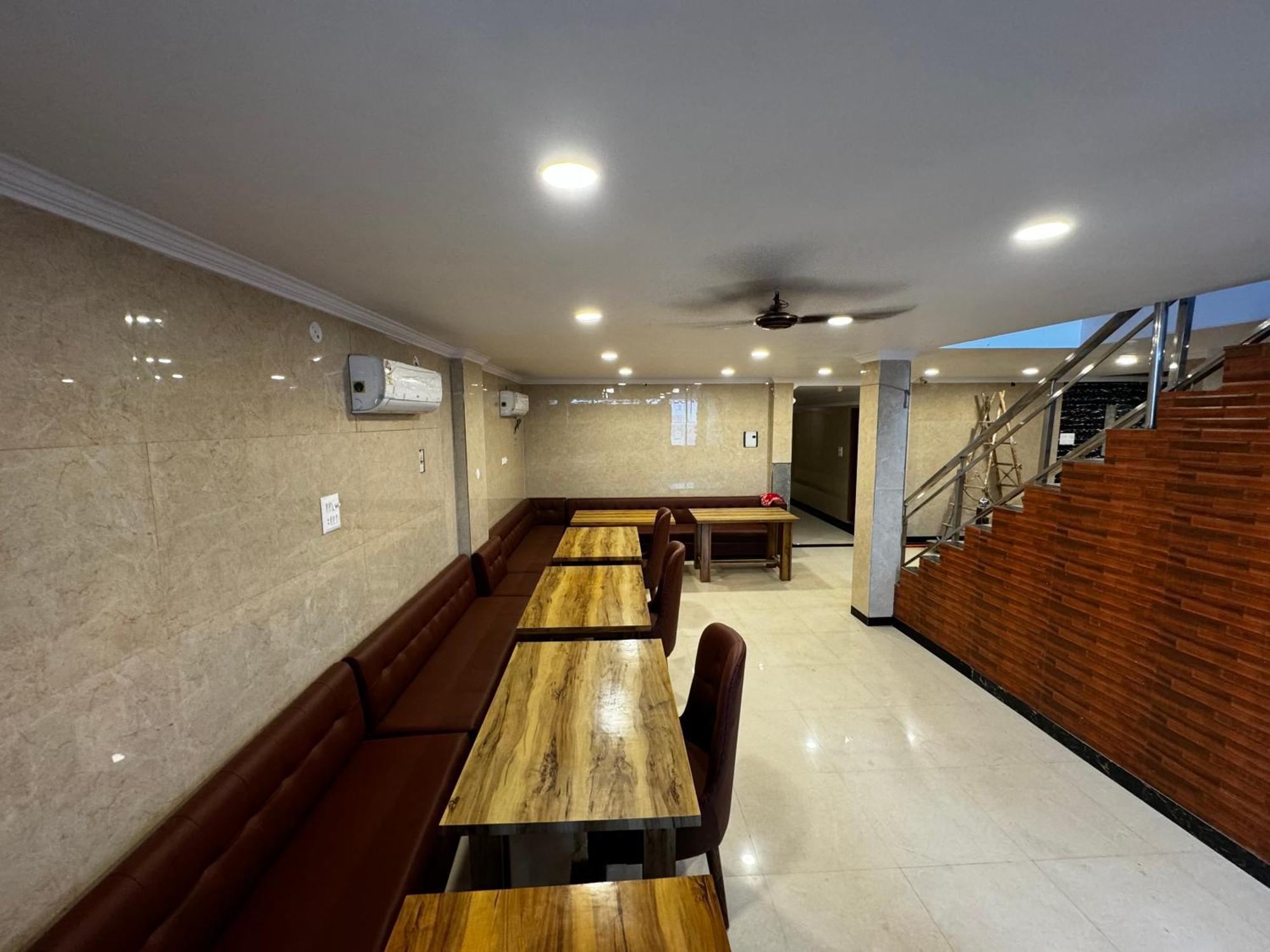 Hotel Walk Inn Faridabad Zewnętrze zdjęcie